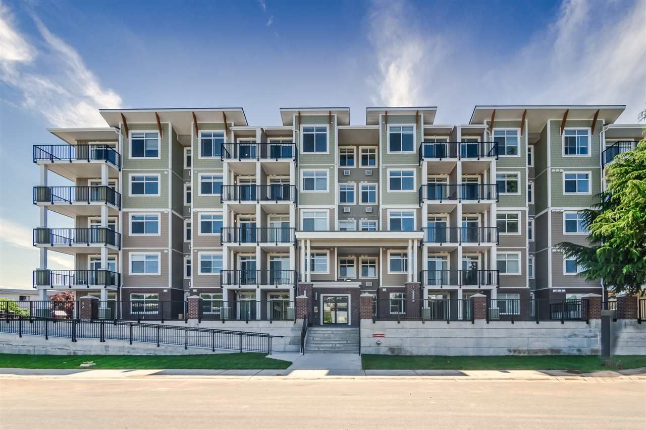 Main Photo: 305 20696 EASTLEIGH Crescent in Langley: Langley City Condo for sale in "The Georgia" : MLS®# R2450545