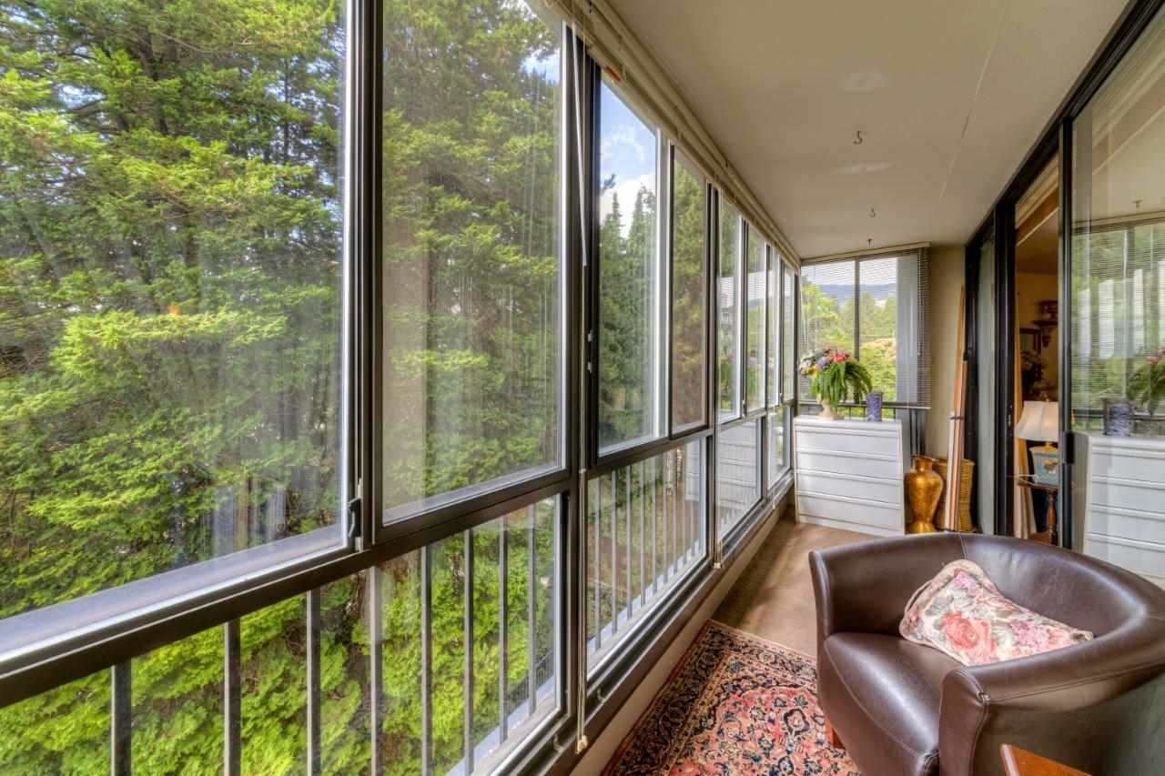 Main Photo: 404 650 16TH Street in West Vancouver: Ambleside Condo for sale in "Westshore Place" : MLS®# R2540718