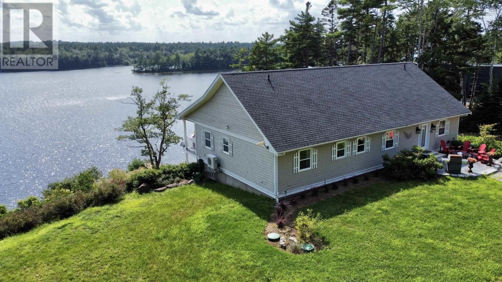 Main Photo: 355 Aulenback Point Road in Sweetland: House for sale : MLS®# 202313890