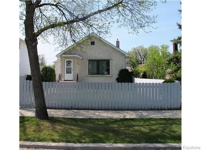 Main Photo:  in Winnipeg: East Kildonan Residential for sale (North East Winnipeg)  : MLS®# 1613040