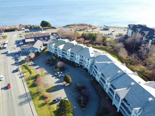Photo 2: 202 155 Erickson Rd in Campbell River: CR Willow Point Condo for sale : MLS®# 924177
