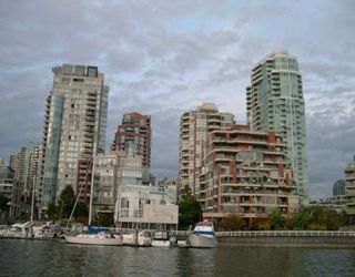 Photo 2: 201 1675 HORNBY ST in Vancouver: False Creek North Condo for sale in "SEA WALK SOUTH" (Vancouver West)  : MLS®# V570024
