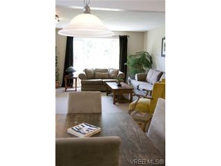 Photo 4: 970 Annie St in VICTORIA: SE Quadra Half Duplex for sale (Saanich East)  : MLS®# 606307