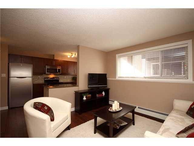 Photo 2: Photos: 7 605 67 Avenue SW in CALGARY: Kingsland Condo for sale (Calgary)  : MLS®# C3446570