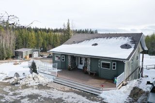 Photo 2: 1876 BACKER Road in Quesnel: Bouchie Lake House for sale : MLS®# R2859973