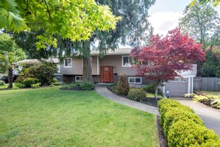 Photo 2: 465 Webb Pl in Colwood: Co Wishart South House for sale : MLS®# 902512