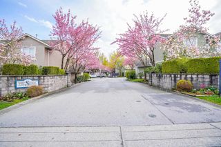 Photo 1: 22 16128 86 Avenue in Surrey: Fleetwood Tynehead Townhouse for sale in "PARC SEVILLE" : MLS®# R2723794