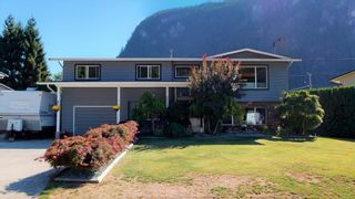 Photo 1: 38244 JUNIPER Crescent in Squamish: Valleycliffe House for sale : MLS®# R2616219