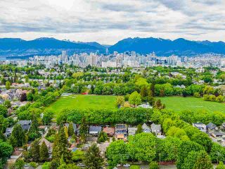 Photo 10: 836 W 22ND AVENUE in Vancouver: Cambie House for sale (Vancouver West)  : MLS®# R2455356