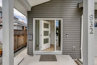 Photo 2: 832 Old Esquimalt Rd in Esquimalt: Es Old Esquimalt Half Duplex for sale : MLS®# 904617