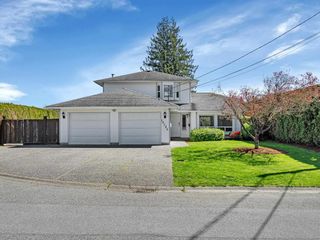 Photo 1: 10284 MANOR Drive in Chilliwack: Fairfield Island House for sale : MLS®# R2873184