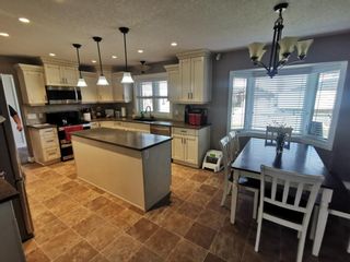 Photo 5: For Sale: 633 2nd Street E, Cardston, T0K 0K0 - A1258009
