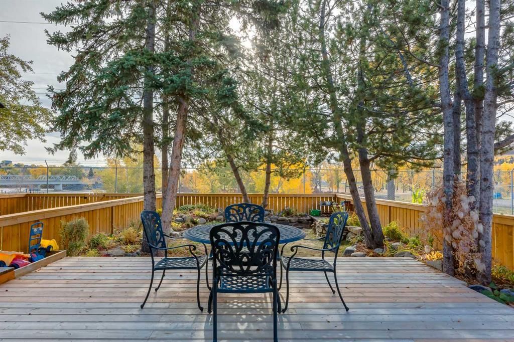 Main Photo: 701 6223 31 Avenue NW in Calgary: Bowness Row/Townhouse for sale : MLS®# A2084851