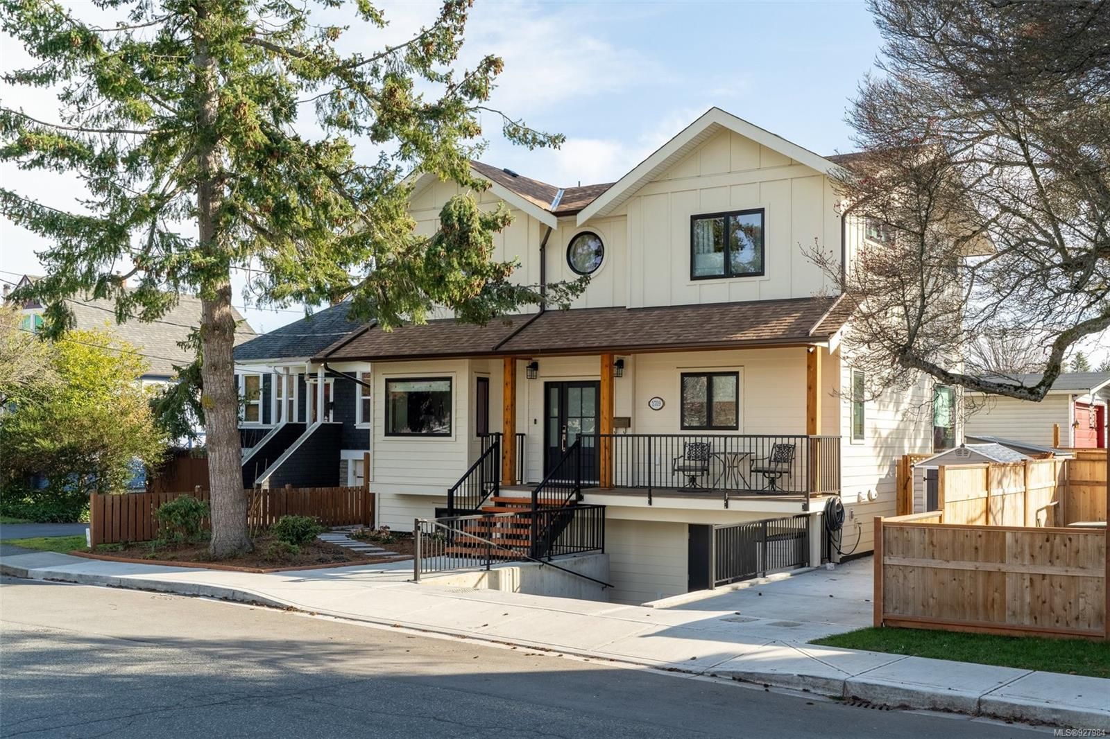 Main Photo: 1709 Denman Ave in Victoria: Vi Fernwood House for sale : MLS®# 927984