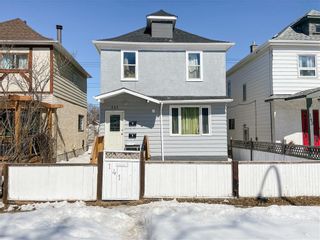 Photo 1: 141 Enfield Crescent in Winnipeg: House for sale : MLS®# 202305527