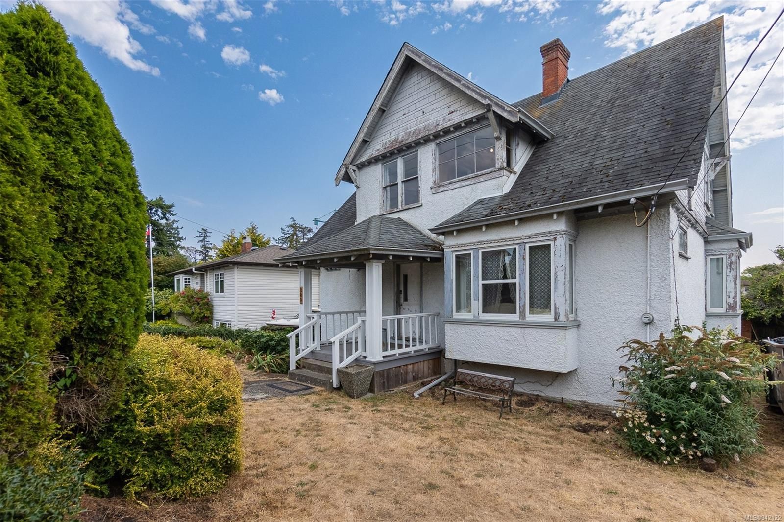 Main Photo: 389 Lampson St in Esquimalt: Es Saxe Point House for sale : MLS®# 942122