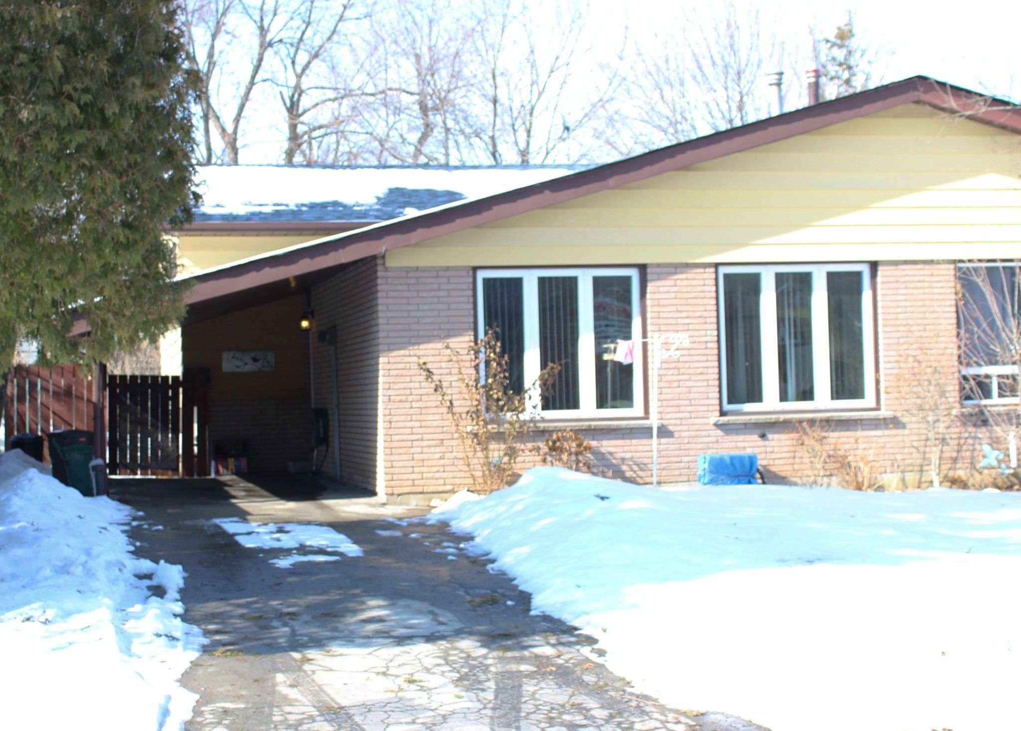Main Photo: 9 Greendale Drive: Residential for sale (Hamilton Mountain (16))  : MLS®# H4126999