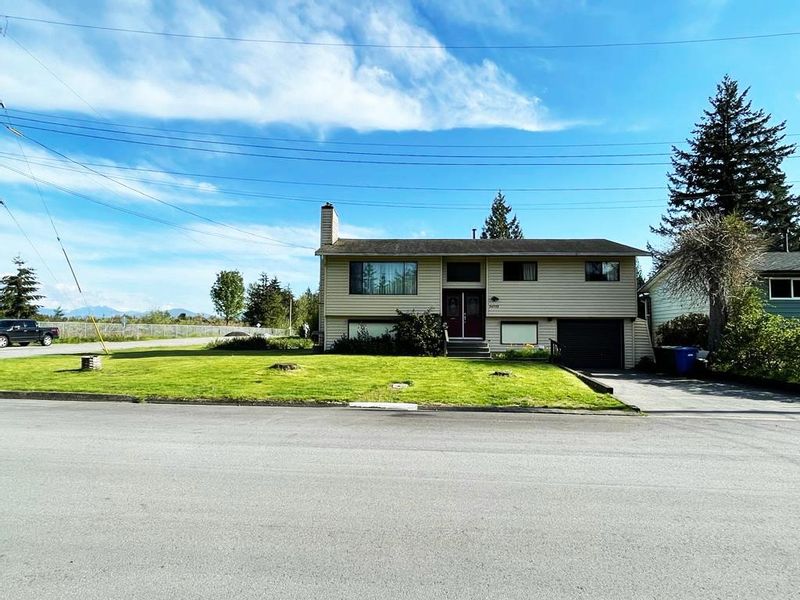 FEATURED LISTING: 34392 REDWOOD Avenue Abbotsford