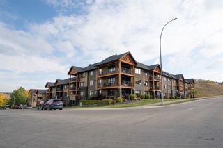 Photo 2: 106 103 Valley Ridge Manor NW in Calgary: Valley Ridge Apartment for sale : MLS®# A2003684