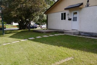 Photo 2: 58 Lake Village Road in Winnipeg: Waverley Heights Single Family Attached for sale (South Winnipeg)  : MLS®# 1518692