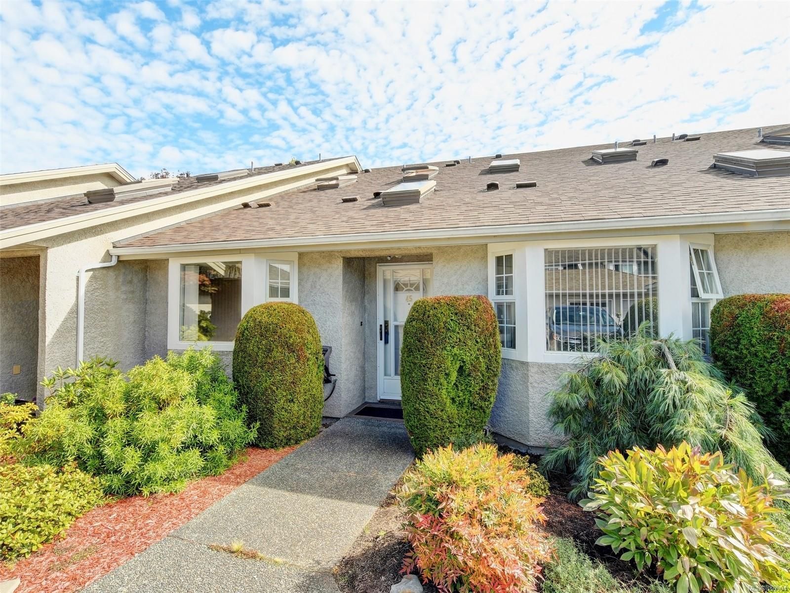Main Photo: 45 2600 Ferguson Rd in Central Saanich: CS Turgoose Row/Townhouse for sale : MLS®# 886904