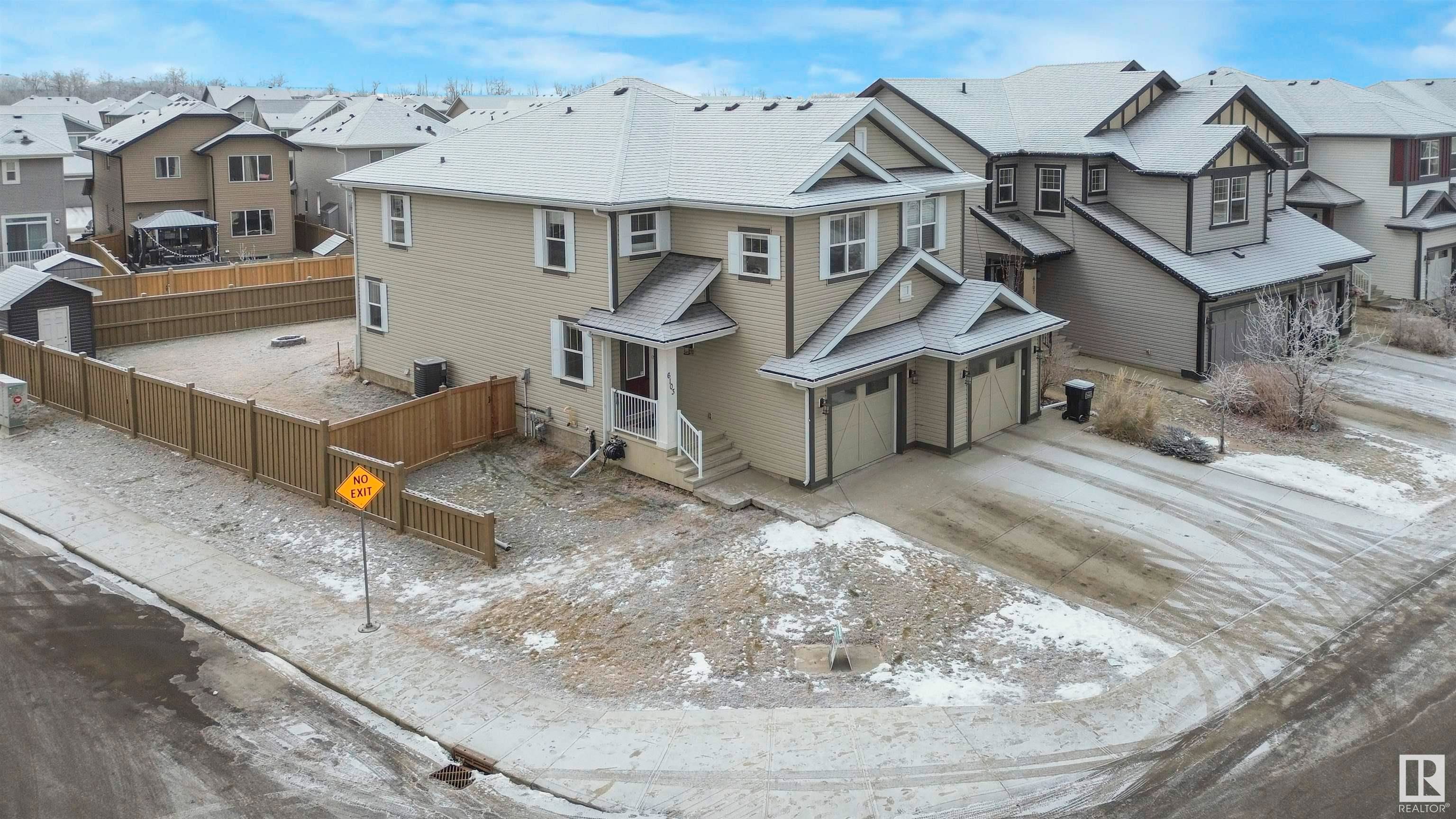 Main Photo: 6103 176 Avenue in Edmonton: Zone 03 House Half Duplex for sale : MLS®# E4369105