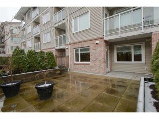 Photo 2: 105 2373 ATKINS Avenue in Port Coquitlam: Central Pt Coquitlam Condo for sale in "CARMANDY" : MLS®# V1049585
