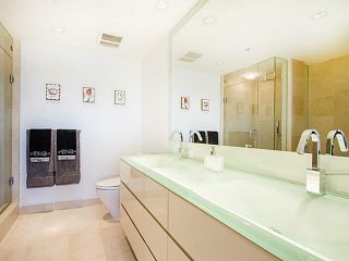 Photo 14: 2203 8 SMITHE Mews in Vancouver: Yaletown Condo for sale in "FLAGSHIP" (Vancouver West)  : MLS®# V1109276