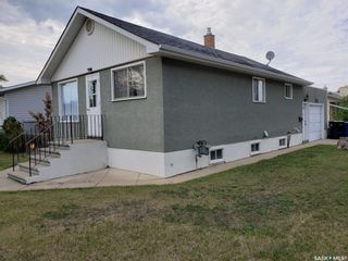 Photo 1: 237 Montreal Avenue South in Saskatoon: Meadowgreen Residential for sale : MLS®# SK930335