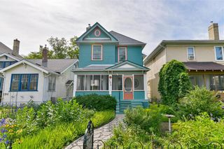 Photo 1: 196 Chestnut Street in Winnipeg: Wolseley Residential for sale (5B)  : MLS®# 202219171
