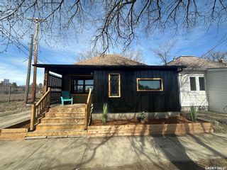 Photo 1: 1108 19th Street West in Saskatoon: Riversdale Residential for sale : MLS®# SK966078