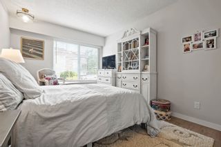Photo 5: 205 1390 MARTIN Street: White Rock Condo for sale in "Kent Heritage" (South Surrey White Rock)  : MLS®# R2820919