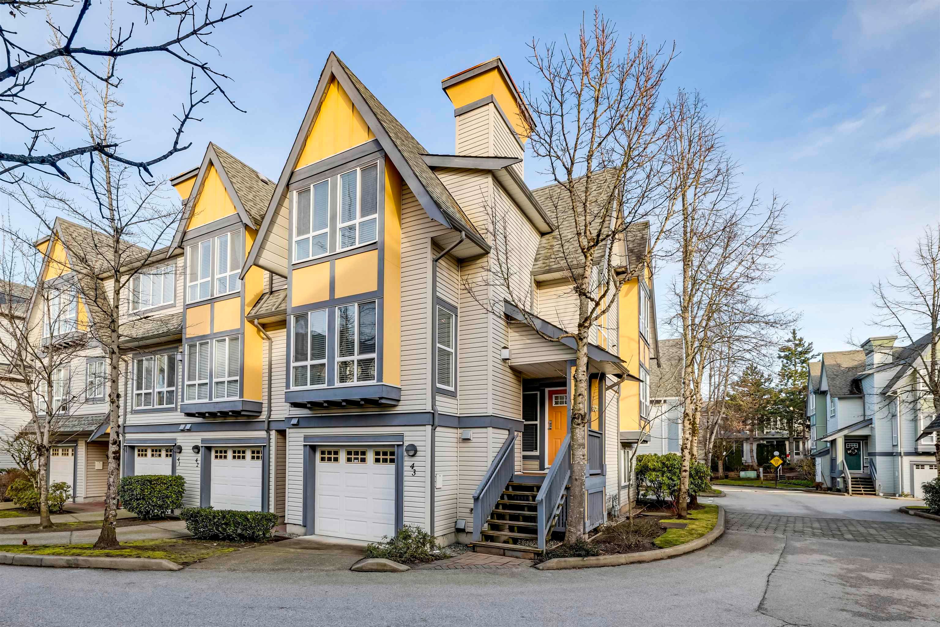 Main Photo: 43 16388 85 Avenue in Surrey: Fleetwood Tynehead Townhouse for sale in "Camelot Village" : MLS®# R2653394