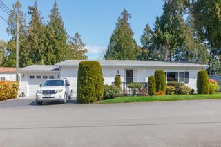 Photo 1: 804 2779 Stautw Rd in Central Saanich: CS Hawthorne Manufactured Home for sale : MLS®# 811329