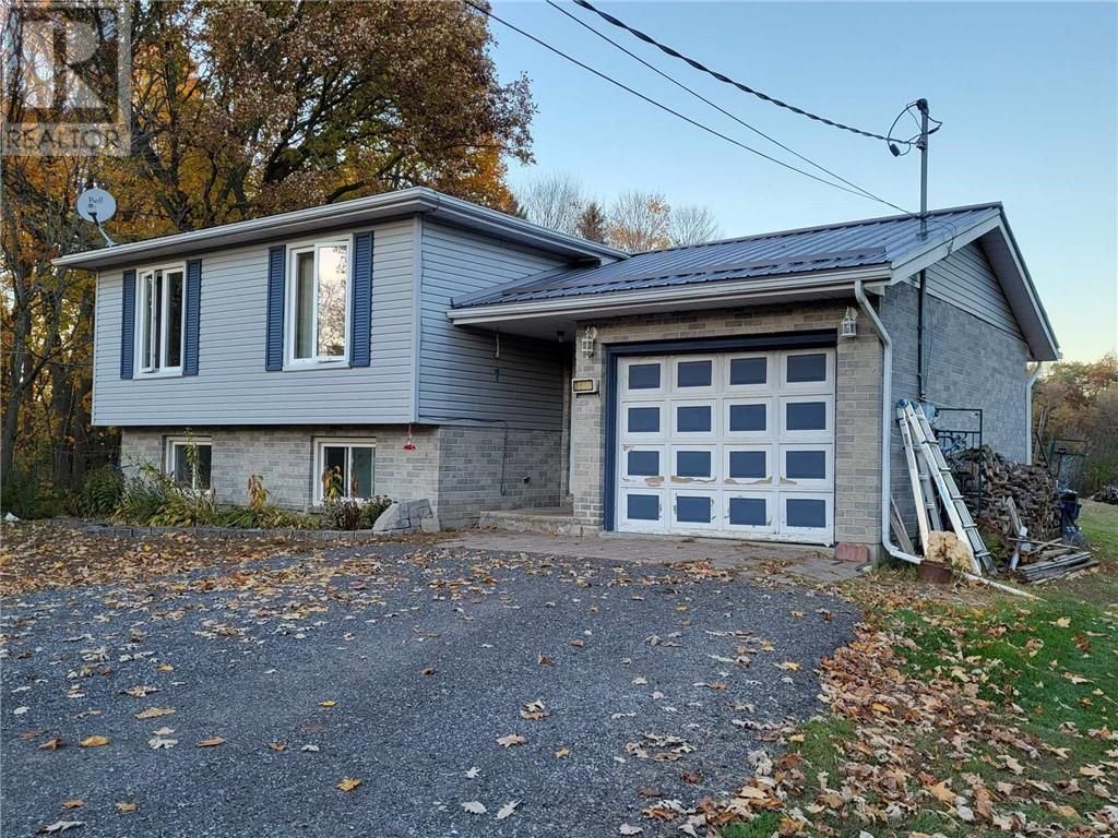 Main Photo: 3533 BLAIR ROAD in Lyn: House for sale : MLS®# 1365401