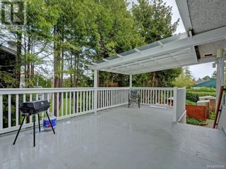 Photo 19: 2208 Edgelow St in Saanich: House for sale : MLS®# 936108