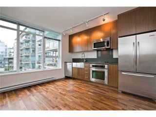 Photo 3: 611 250 E 6TH Avenue in Vancouver: Mount Pleasant VE Condo for sale in "THE DISTRICT" (Vancouver East)  : MLS®# V1025038