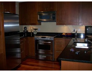 Photo 1: 223 E 17TH Street in North_Vancouver: Central Lonsdale 1/2 Duplex for sale (North Vancouver)  : MLS®# V779427