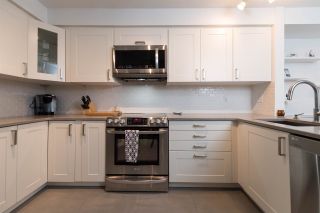 Photo 8: 235 2565 W BROADWAY in Vancouver: Kitsilano Townhouse for sale in "TRAFALGAR MEWS" (Vancouver West)  : MLS®# R2150536