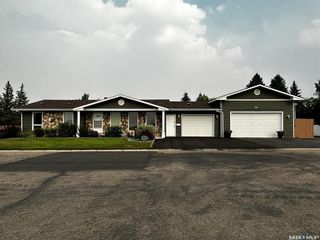Photo 1: 391 36th Street in Battleford: Residential for sale : MLS®# SK945345