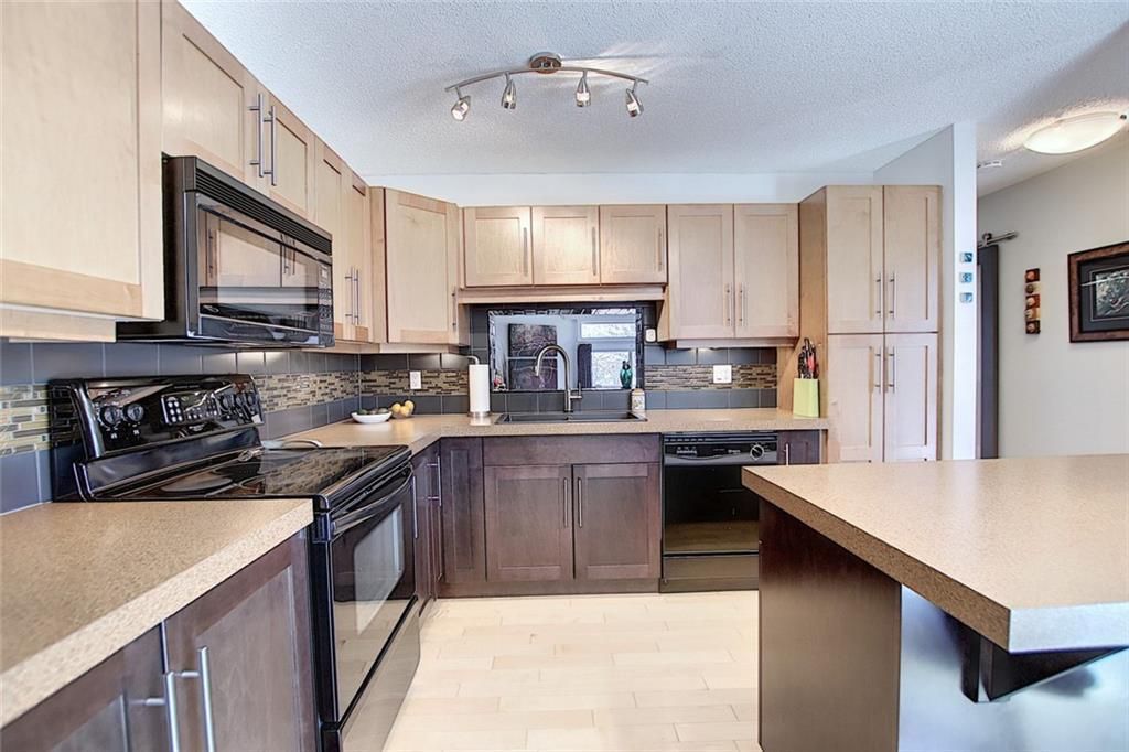 Main Photo: 901 3240 66 Avenue SW in Calgary: Lakeview Row/Townhouse for sale : MLS®# C4295935