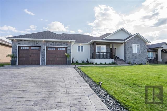 Main Photo: 405 St George Place in Niverville: The Highlands Residential for sale (R07)  : MLS®# 1820283