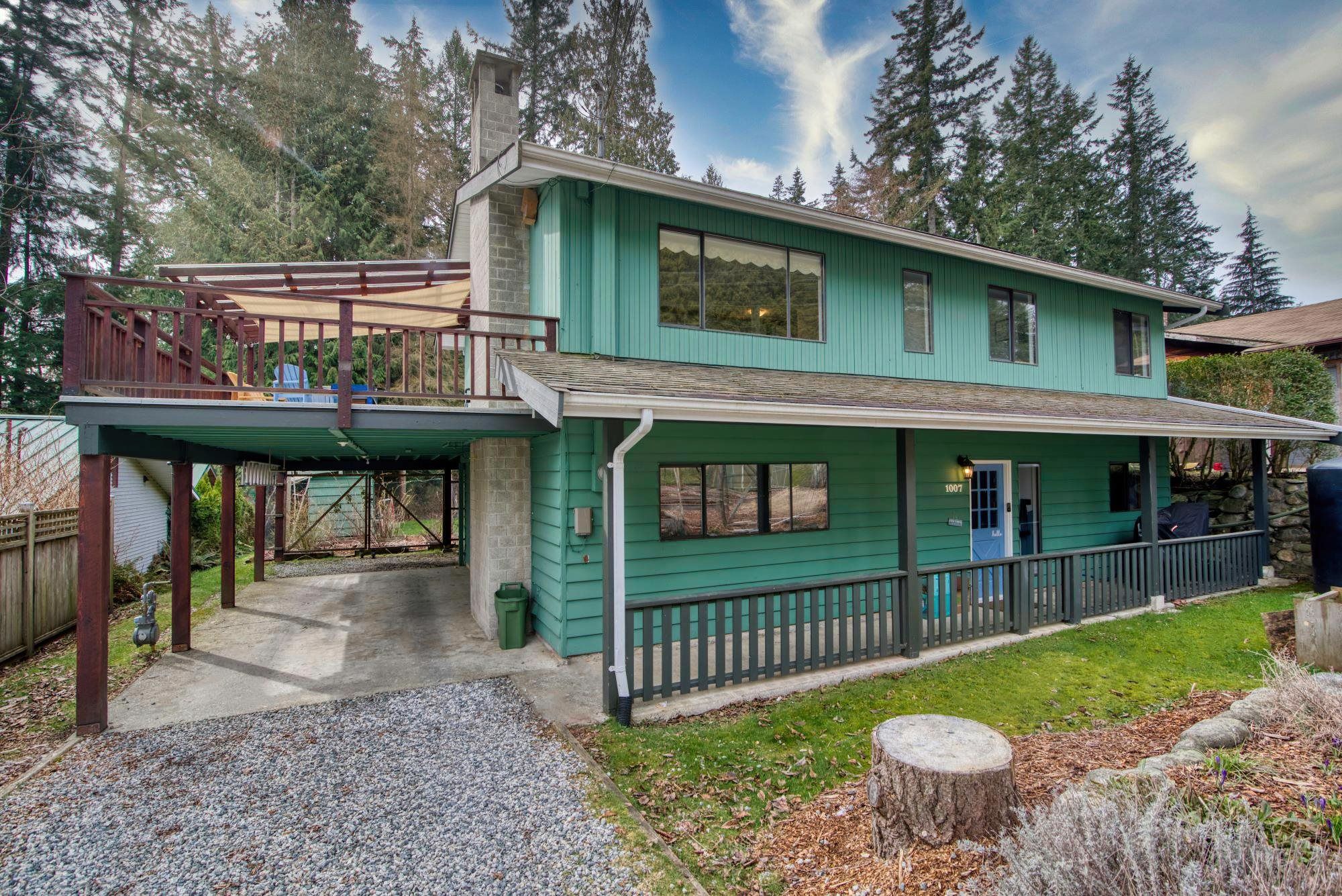 Main Photo: 1007 FIRCREST Road in Gibsons: Gibsons & Area House for sale (Sunshine Coast)  : MLS®# R2762656