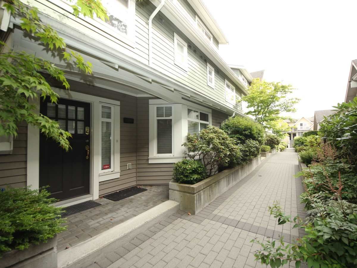 Main Photo: 5358 LARCH Street in Vancouver: Kerrisdale Townhouse for sale in "Larchwood" (Vancouver West)  : MLS®# R2382346
