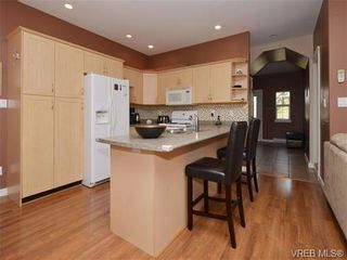 Photo 3: 863 McCallum Rd in VICTORIA: La Florence Lake House for sale (Langford)  : MLS®# 694367