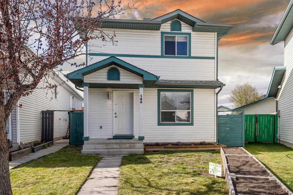 Main Photo: 145 Applemead Close in Calgary: Applewood Park Detached for sale : MLS®# A1217574