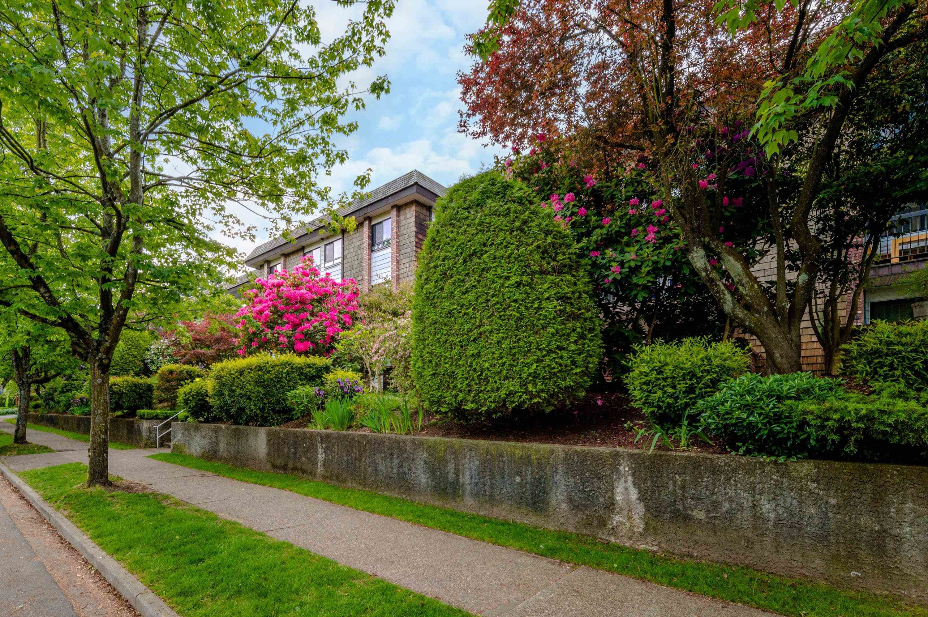 Main Photo: 236 588 E 5TH Avenue in Vancouver: Mount Pleasant VE Condo for sale in "McGregor House" (Vancouver East)  : MLS®# R2781563
