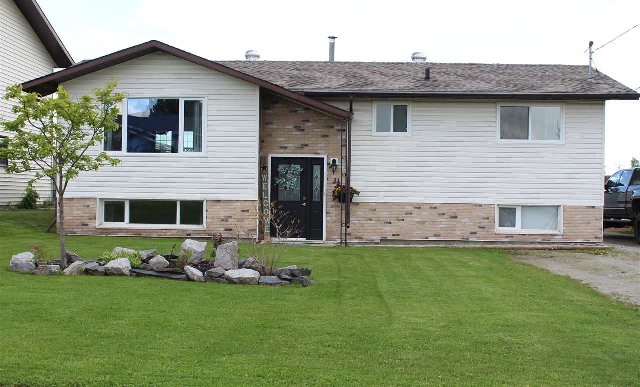 Main Photo: 31 MUNRO Crescent in Mackenzie: Mackenzie -Town House for sale (Mackenzie (Zone 69))  : MLS®# R2462403