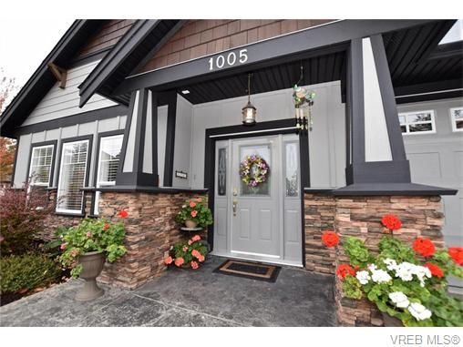 Main Photo: 1005 Graphite Pl in VICTORIA: La Bear Mountain House for sale (Langford)  : MLS®# 744151