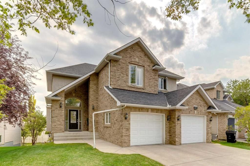 Main Photo: 17 Simcoe Gate SW in Calgary: Signal Hill Detached for sale : MLS®# A2081149